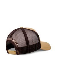 Braune und beige Mesh-Trucker-Kappe mit gebogenem Schirm, verstellbarem Riemen und gesticktem Text an der Rückseite. Der Text lautet "Gewürzte Erdnüsse."