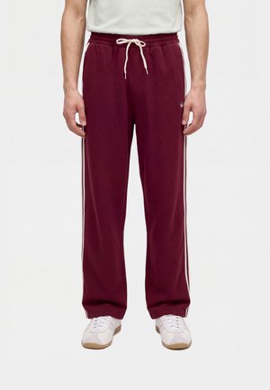 adidas Originals, SIGNATURE SWEATS 3-STRIPES FLEECE STRAIGHT-LEG SWEATPANTS UNISEX - Долнище на анцуг - team maroon/off white