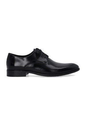 Czarne skórzane eleganckie buty z polerowanym wykończeniem, sznurowane, z okrągłym noskiem i niskoprofilową gumową podeszwą. Gładka tekstura, bez wzorów.