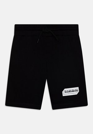 Schwarze Shorts mit Kordelzugbund und glatter Textur. Mit einem weißen Logopatch auf der linken Seite. Länge bis zur Mitte des Oberschenkels.