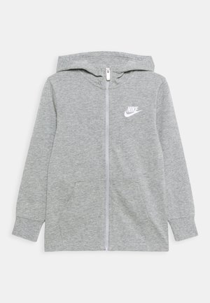 Jasnoszara bluza z kapturem na pełny zamek, z długimi rękawami, przednimi kieszeniami oraz białym logo Nike na lewej piersi.