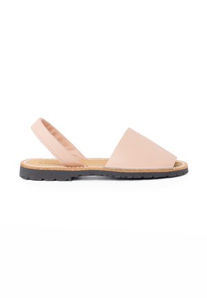Rosa Leder Slingback Sandale mit einem dreieckigen Zehen design, flacher schwarzer Gummisohle und gepolstertem Knöchelriemen.