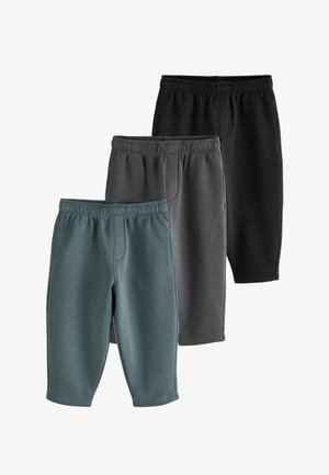 Tre par joggingbukser med elastisk talje i sort, mørkegrå og afdæmpet grøn, arrangeret i en forskudt bunke på en hvid baggrund.