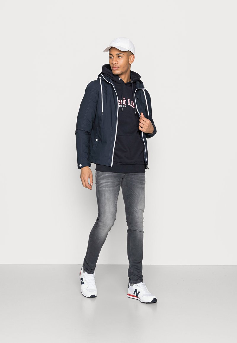 Damen Sweatshirts | NY CONCEPT CEST LA VIE HOOD UNISEX Kapuzenpullover navy/dunkelblau - AO82915 Damen Sweatshirts | NY CONCEPT CEST LA VIE HOOD UNISEX Kapuzenpullover navy/dunkelblau - AO82915
