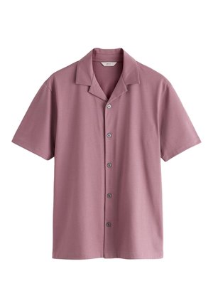 Chemise à manches courtes boutonnée, mauve atténué, avec un col camp et cinq boutons foncés sur le devant.