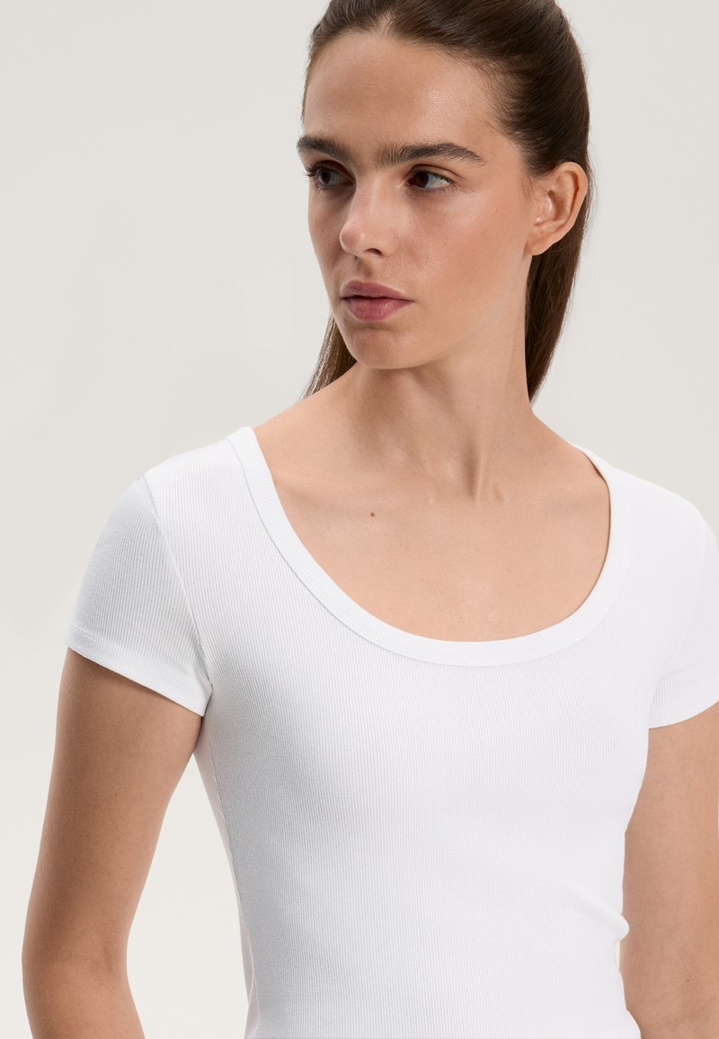 OYSHO SOFT TOUCH HEAVY RIB ROUND NECK Basic T-shirt white