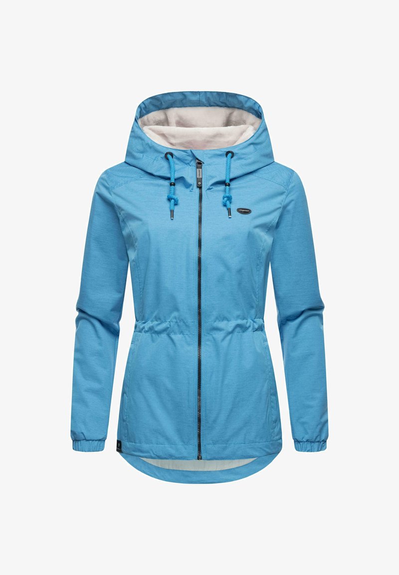 Svijetloplavi kaput, s prednjim zatvaračem, kapuljačom s vezicama, rebrastim završecima rukava i elastičnom pasicom. Glatka, vodootporna tkanina.