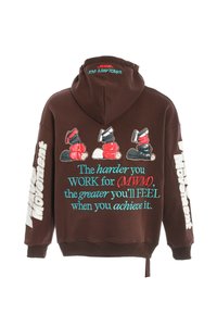 Sudadera marrón con tres ilustraciones de guantes de boxeo, texto motivacional en la parte posterior y texto "MovemenE" en ambas mangas.