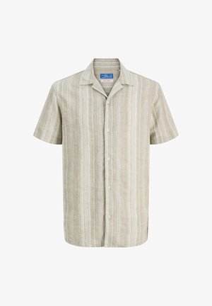 Chemise beige à manches courtes avec boutons, rayures blanches verticales et col cranté, présentée sur fond blanc.