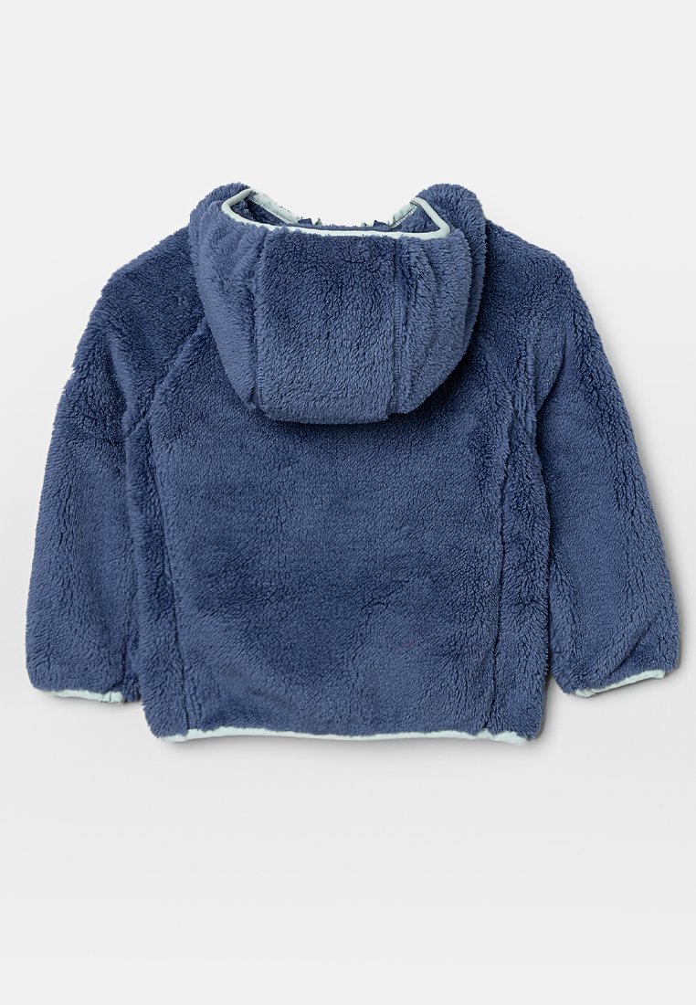 Dunkelblau weiche Fleecejacke mit langen Ärmeln und angeschlossenem Kapuzen, von hinten auf einem weißen Hintergrund betrachtet.