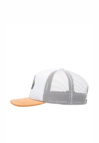 Weiße Kappe mit einem Netzrücken und einem soliden orangen Schirm. Verfügt über ein gesticktes Design auf der Vorderseite und einen Snapback-Verschluss.