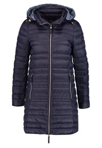 Marineblauer, gesteppter Puffer-Mantel mit Kapuze, ausgestattet mit einem zweizügigen Frontreißverschluss, Seitentaschen und goldfarbenen Hardware-Akzenten. Glatte Textur, mittellanges Design.