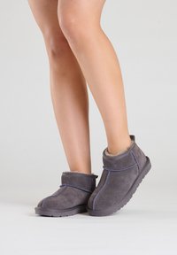 Loungeable SHEEPSKIN SLIPPERS - Pantoffels - charcoal grey