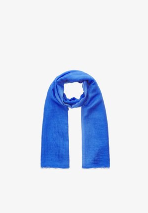 Écharpe légère bleu vif pliée en boucle avec deux longues extrémités pendantes, sur fond blanc.