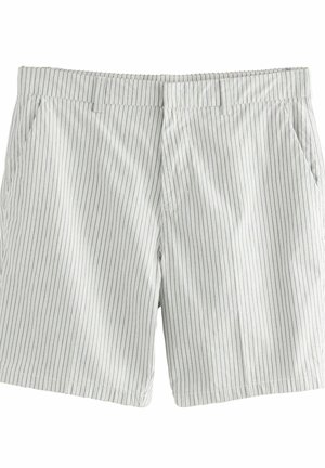 Shorts a righe in grigio chiaro e bianco, realizzati in tessuto leggero. Presentano una vita elasticizzata e due tasche laterali.