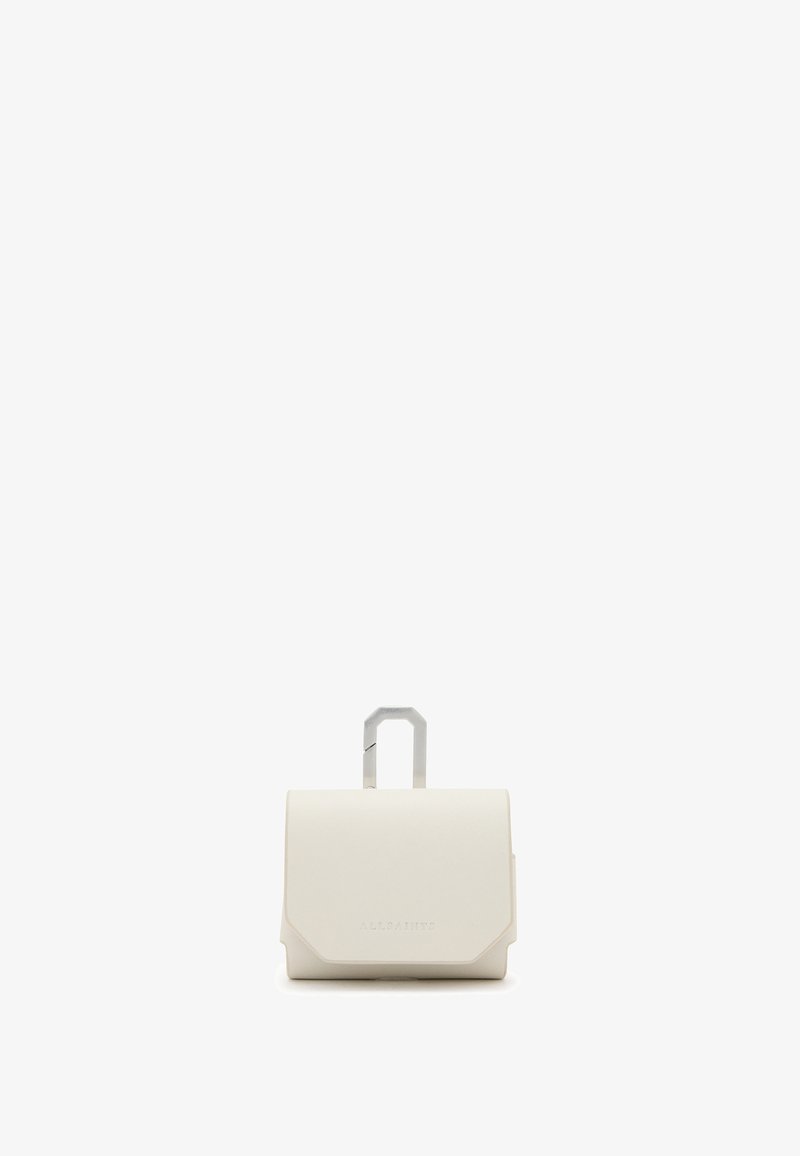 Sac à main en cuir blanc avec un design géométrique, doté d'une poignée en métal et d'un logo embossé à l'avant. Forme compacte et structurée.