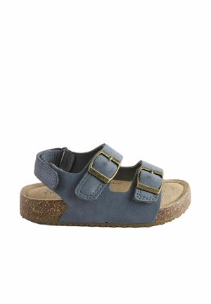 Niebieska sandał dziecięcy z dwoma regulowanymi paskami na sprzączki, korkową podeszwą oraz tylnym paskiem zapinanym na rzep.