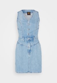 Jeansklänning i ljusblått med ärmlös design, knäppning fram, V-ringning och midja med resår. Har dart sömmar för form.