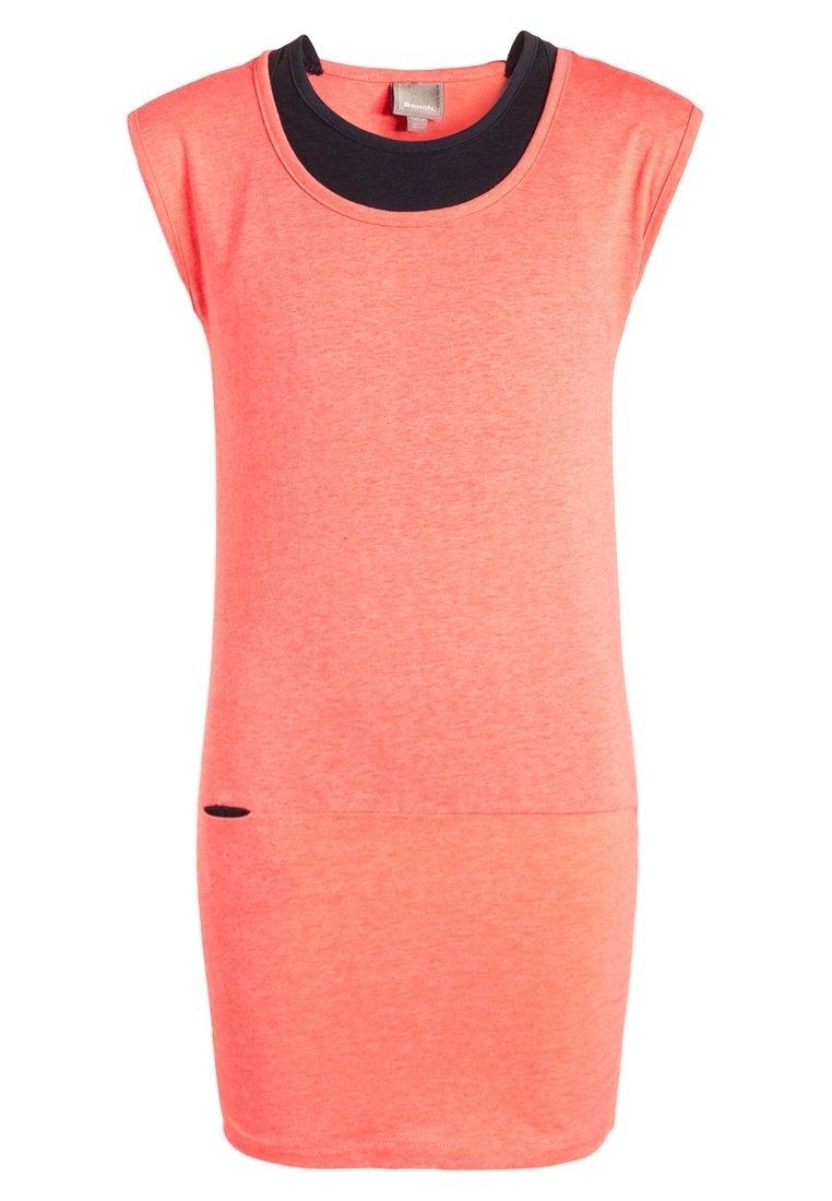 Sukienka z krótkim rękawem w jasnym koralowym kolorze z czarnym, okrągłym dekoltem. Miękka tkanina, luźny krój i mała kieszonka z boku.