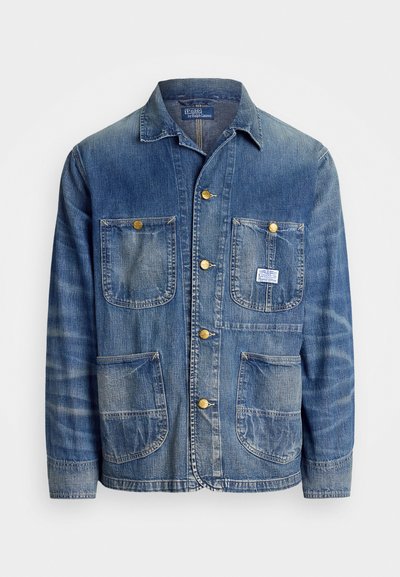 Džínová bunda v světle modré barvě s knoflíkovým zapínáním, čtyřmi kapsami a klasickým límečkem. Obsahuje zlaté knoflíky a vybledlou texturu.