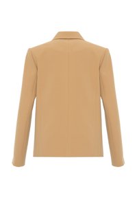 Bežový přizpůsobený blazer s klopovým límcem, dlouhými rukávy a hladkou texturou s čistými liniemi a minimálními detaily.
