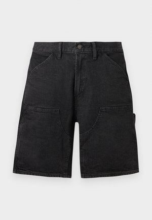 Pantaloni scurți negri din denim până la genunchi, cu buzunare frontale și laterale, închidere cu nasturi și bucle pentru curea.