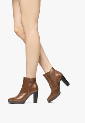 Platform ankle boots - cuoio
