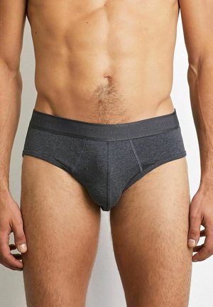 Graue Baumwollunterhose mit einem weichen elastischen Bund, beschriftet mit "yarnamay". Verfügt über eine enganliegende Passform und klassisches Design, das für Komfort und Unterstützung ausgelegt ist.