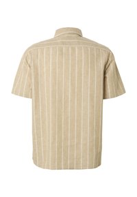 Chemise beige à manches courtes avec rayures verticales blanches, ourlet droit et col classique, vue de dos.