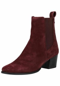 Botín de ante para mujer, de altura hasta el tobillo, en burdeos oscuro, con tacón bajo y panel lateral elástico para facilitar su uso.