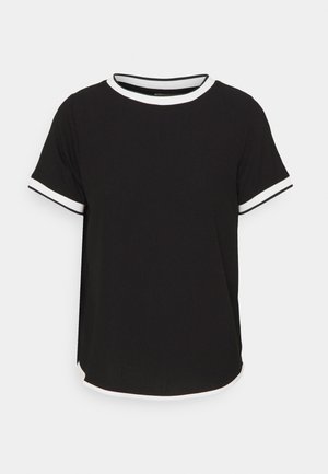 Czarny t-shirt z krótkim rękawem i okrągłym dekoltem, z białą lamówką na kołnierzu i brzegach rękawów. Miękka, teksturowana tkanina.