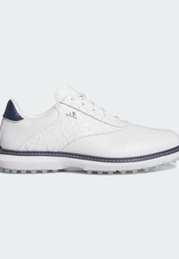 Weißer Golfschuh mit strukturierten Lederakzenten, blauem Absatz und kontrastierenden Nähten. Verfügt über eine strapazierfähige Sohle mit erhöhten Traktionsnoppen.