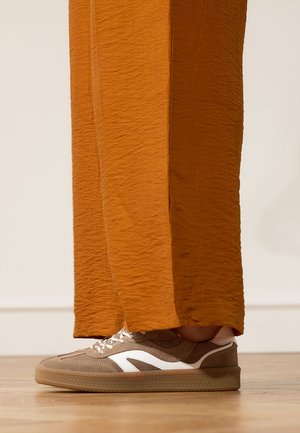 Manfield, Sneaker low - braun