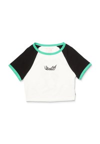 Kurzärmliges, tailliertes T-Shirt. Weißer Body, schwarze Ärmel, grüne Akzente. Mit einem gestickten Flügel-Design auf der Vorderseite. Aus Baumwollmaterial.