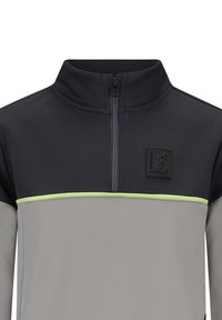Pullover mezza zip in nero e grigio, con texture a rete, accenti verde neon e un patch quadrato del logo vicino al colletto.