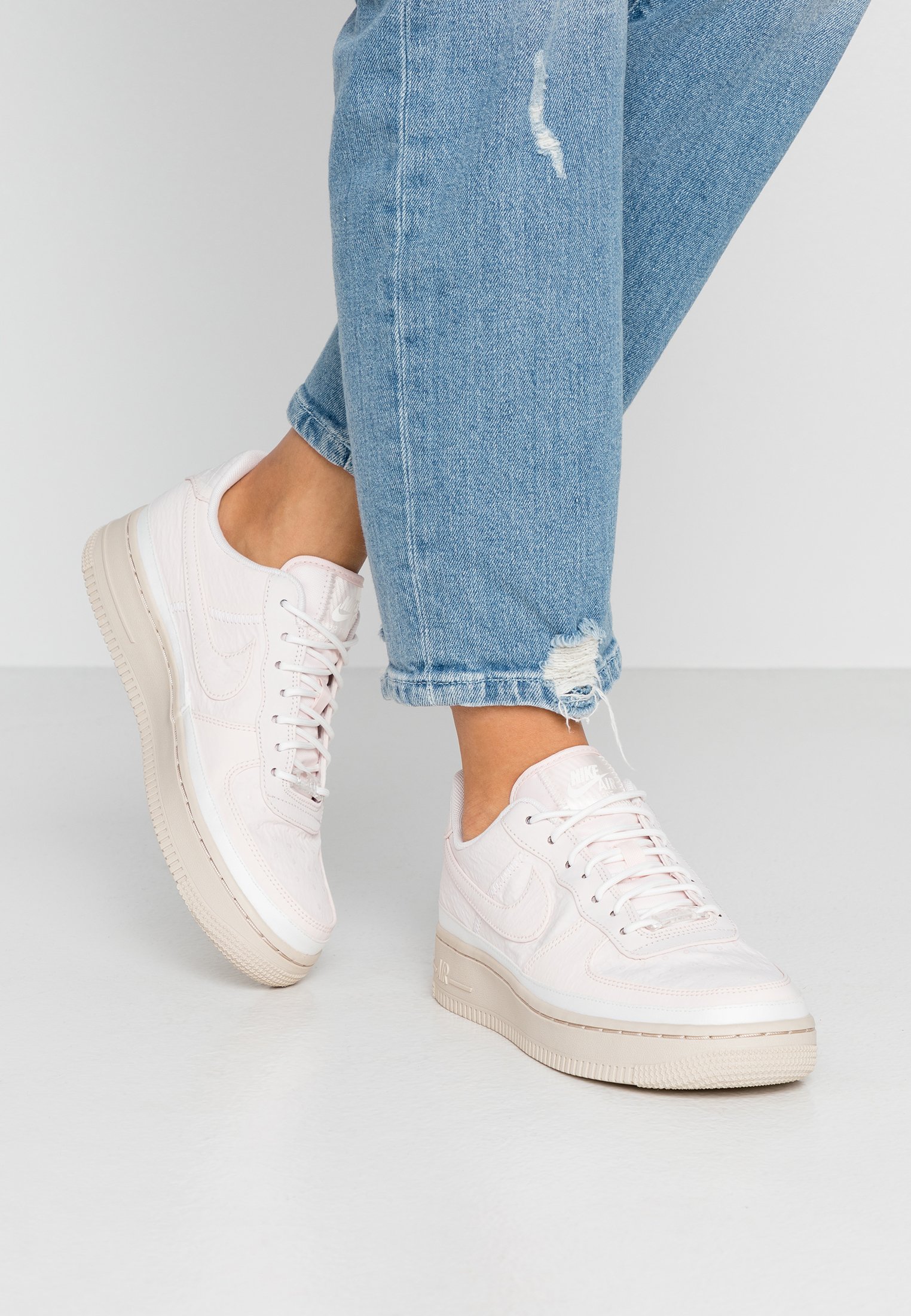 nike air force 1 07 se soft pink