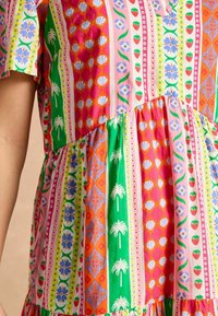 Tom Joule REGULAR FIT - ARIELLA TIERED  - Denné šaty - multi