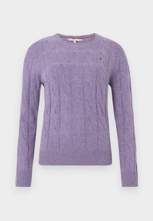 Μωβ μακρυμάνικη πουλόβερ με πλέξη καλωδίου, με ραμμένα μανίκια και τελείωμα, στρογγυλή λαιμόκοψη και μικρή ετικέτα λογότυπου στο αριστερό στήθος.