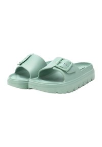 Sandalias de slide en verde menta con diseño de punta abierta, que presentan un acento de hebilla y una suela texturizada y gruesa para mayor agarre y comodidad.