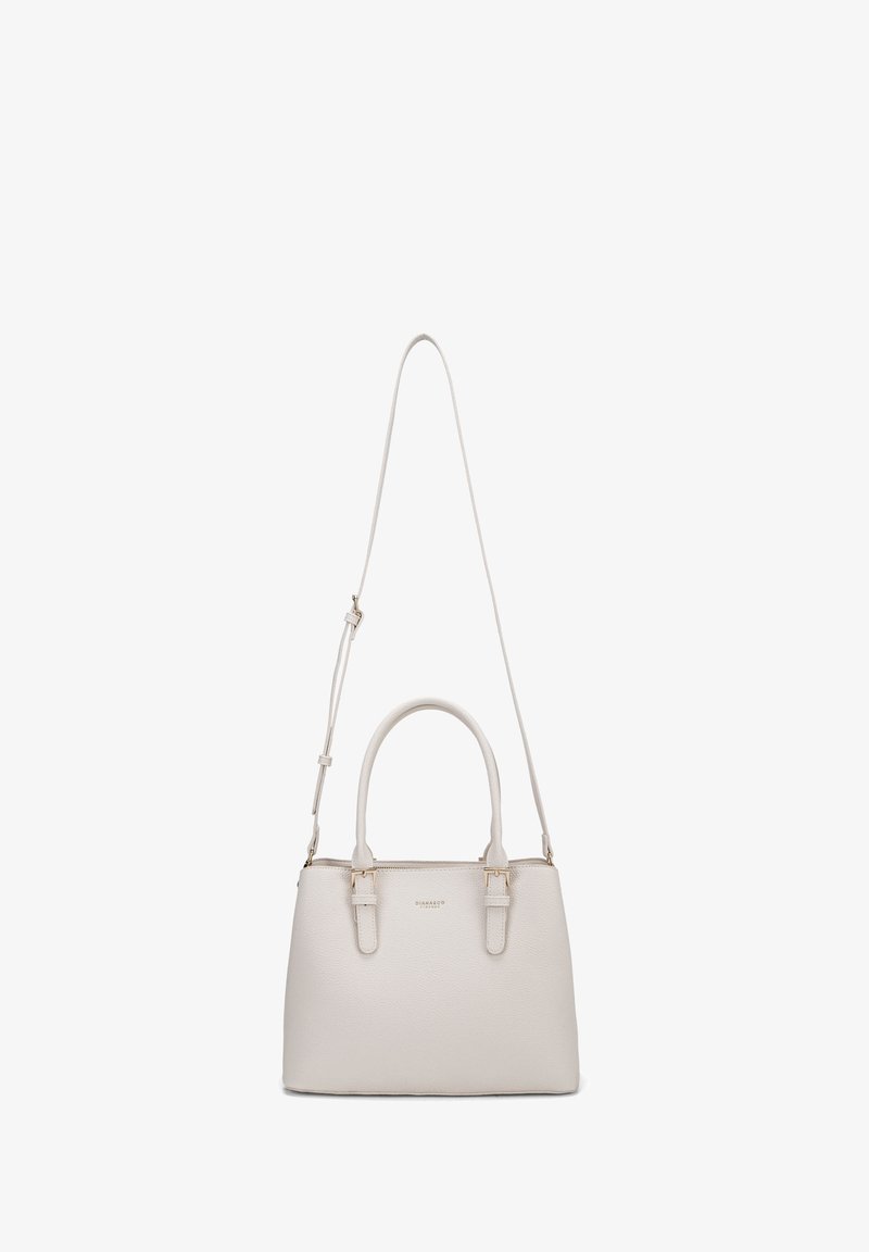 Borsa bianca testurizzata con doppi manici e una tracolla regolabile. Presenta dettagli in oro e una chiusura con zip.