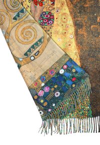 Shawl multicolore con motivi a vortice e floreali, realizzato in tessuto morbido con bordi frangiati. Accenti di ricco oro, verde e blu.