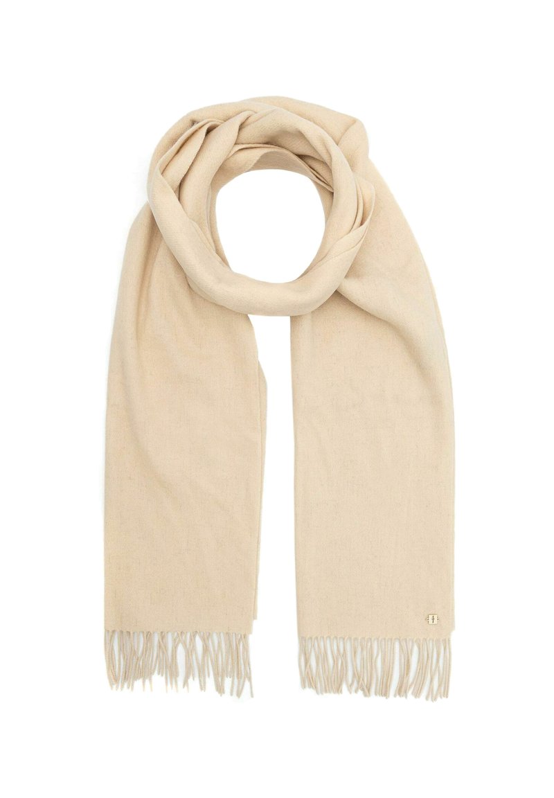Beżowy wełniany szalik z frędzlami po obu końcach, luźno ułożony w okrągły kształt na białym tle.