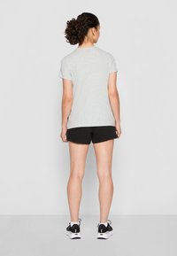 Puma LOGO TEE - Sports T-shirt - light gray heather