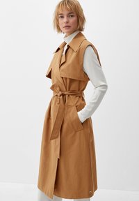 s.Oliver EN DE STYLE  - Weste - sandstein
