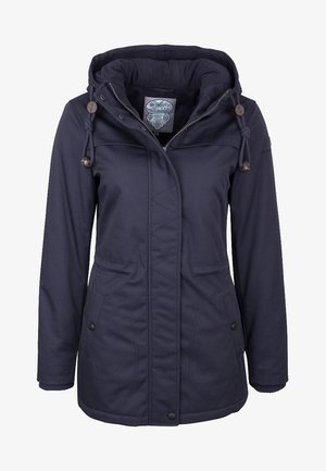 Granatowa kurtka z kapturem, zapinana na zamek, z bocznymi kieszeniami i regulowanymi sznureczkami. Gładki materiał z pikowanym przodem.