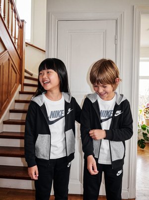 Nike Sportswear, LIFESTYLE UNISEX SET - T-shirt imprimé - black