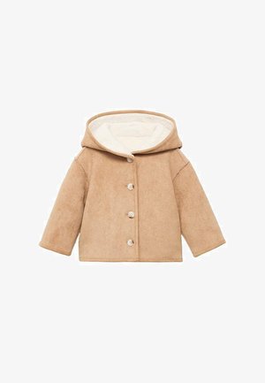 Tan suède hoodie met een zachte crème voering, met een sluiting met knopen aan de voorkant en losse mouwen. Accenten zijn onder andere vier grote knopen.