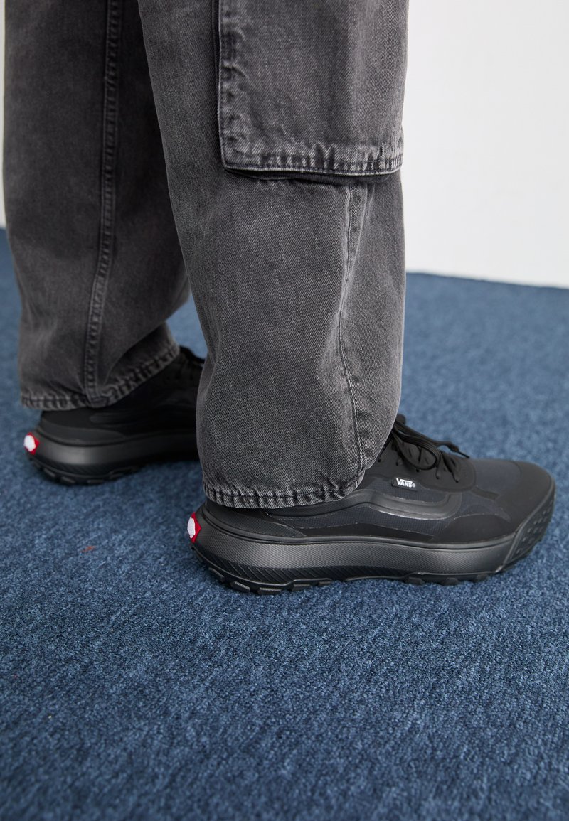Vans MTE CROSSPATH black