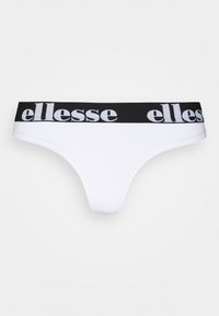 String blanc en coton avec une ceinture élastique noire arborant le logo "ellesse" en blanc. Texture lisse, design minimaliste.