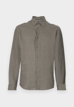 Chemise à manches longues gris clair en lin, avec un devant boutonné, un col et des poignets. Texture lisse avec un motif de tissage subtil.